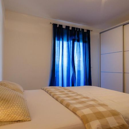 Villa Mirela Apartment Vrbnik Buitenkant foto