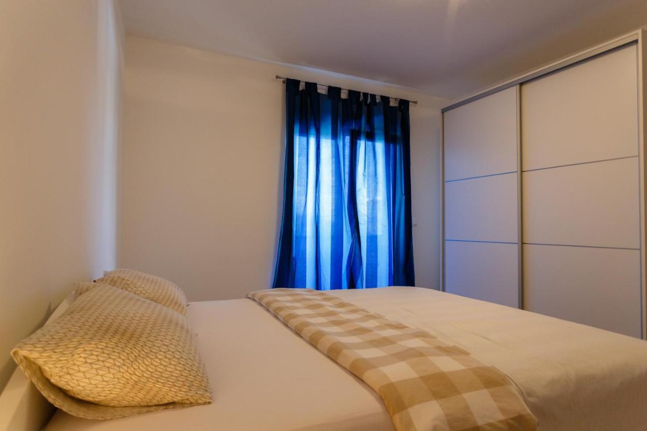 Villa Mirela Apartment Vrbnik Buitenkant foto