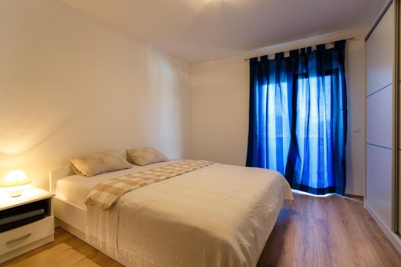 Villa Mirela Apartment Vrbnik Buitenkant foto