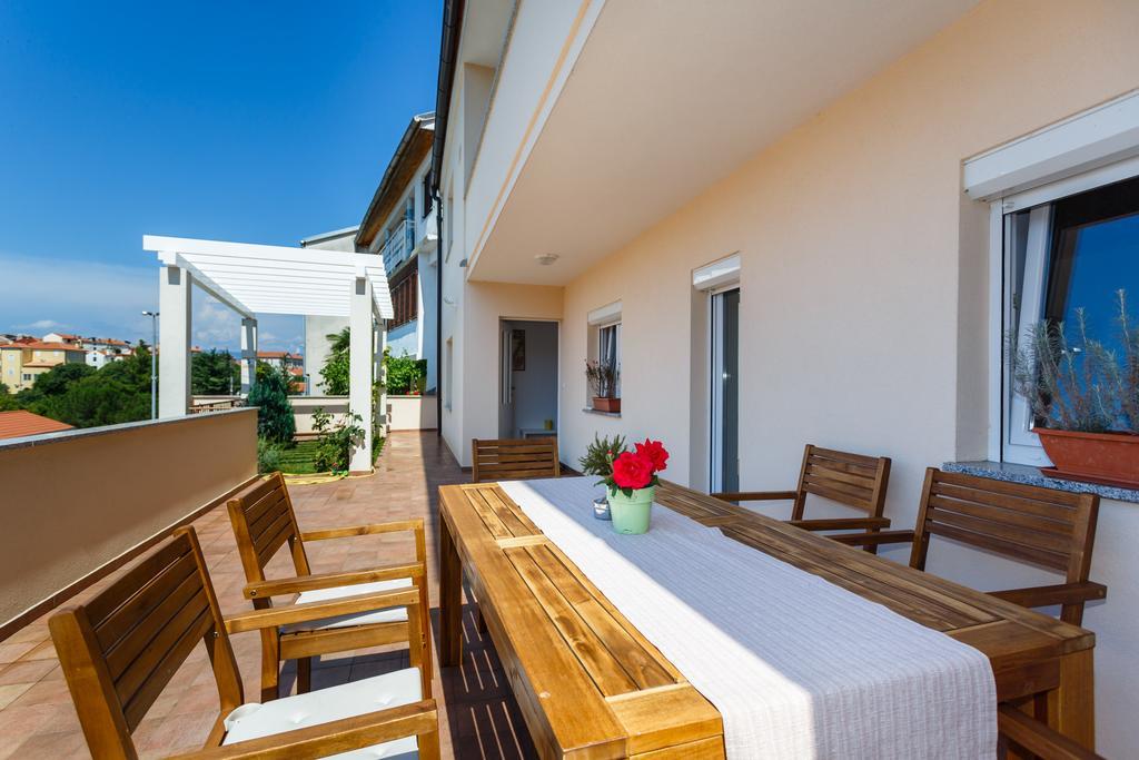 Villa Mirela Apartment Vrbnik Buitenkant foto