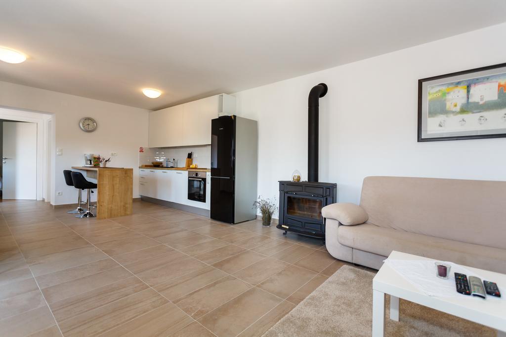 Villa Mirela Apartment Vrbnik Buitenkant foto