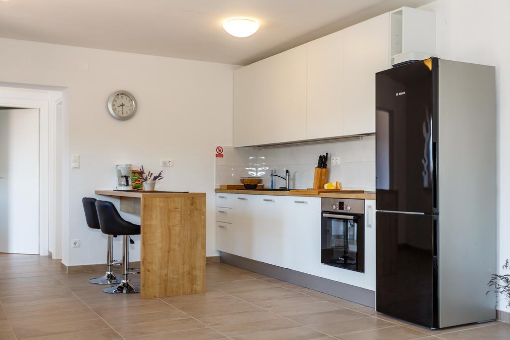 Villa Mirela Apartment Vrbnik Buitenkant foto