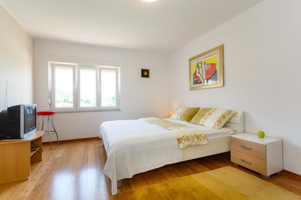 Villa Mirela Apartment Vrbnik Buitenkant foto
