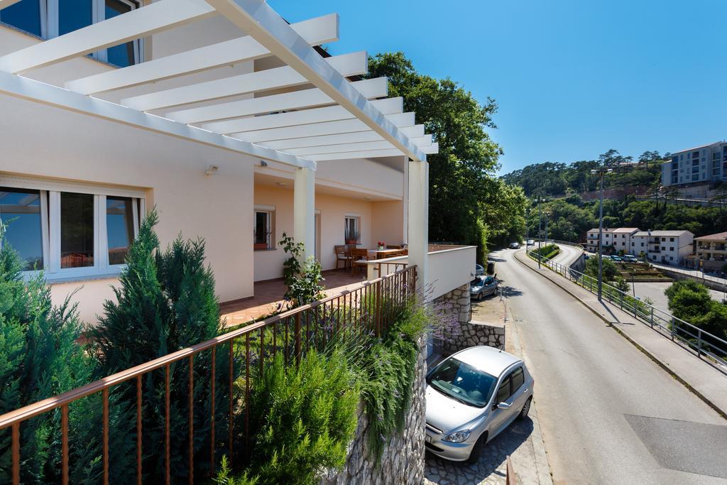 Villa Mirela Apartment Vrbnik Buitenkant foto