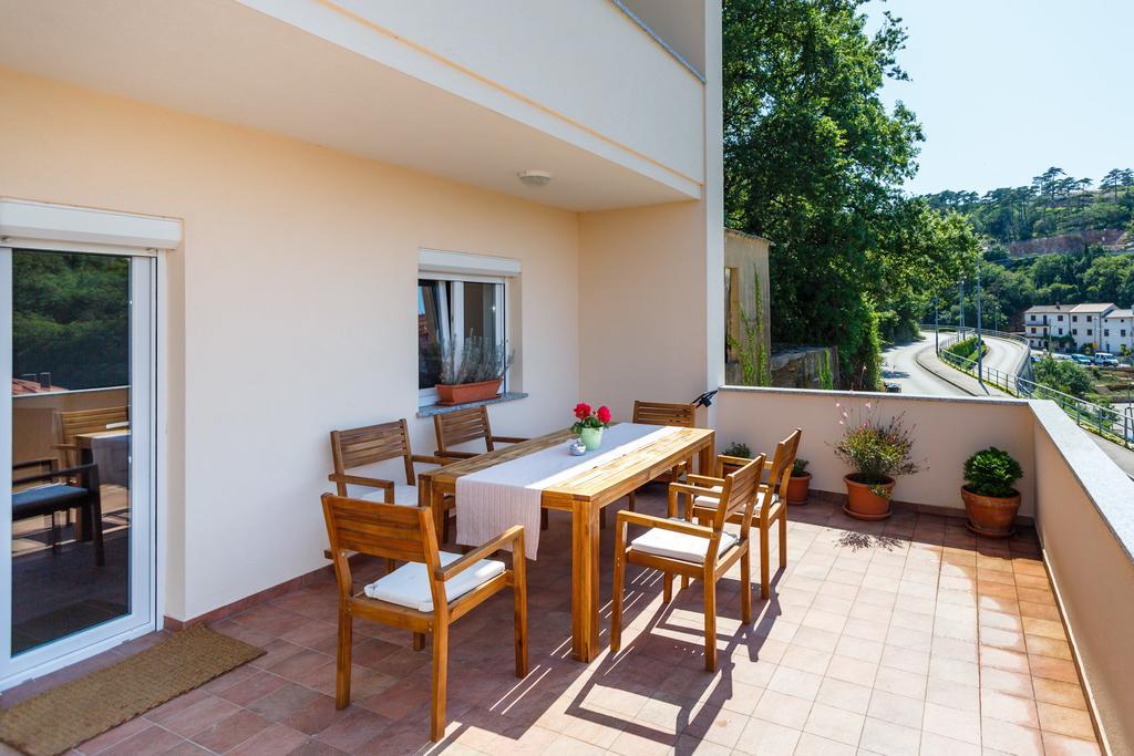 Villa Mirela Apartment Vrbnik Buitenkant foto