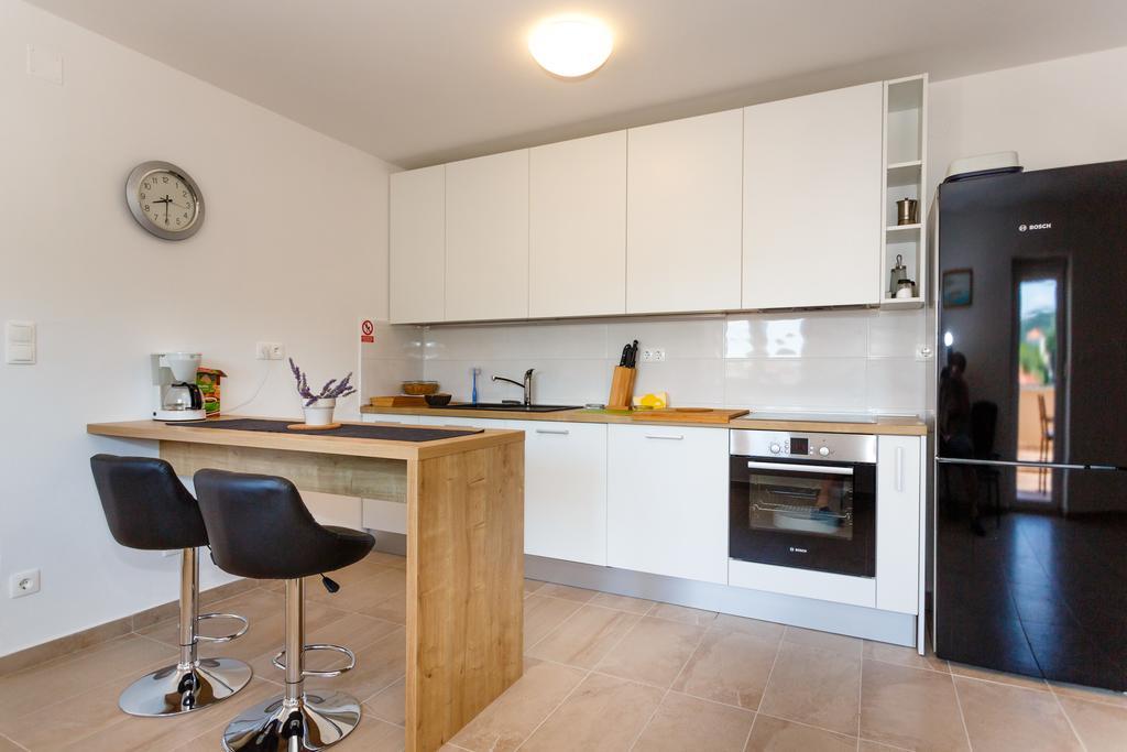 Villa Mirela Apartment Vrbnik Buitenkant foto