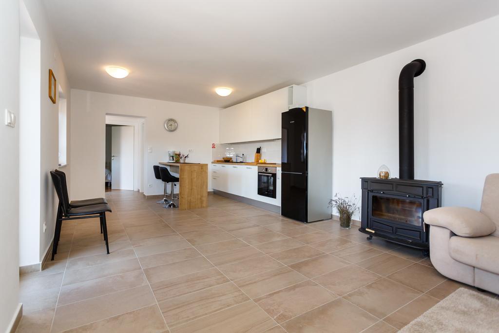 Villa Mirela Apartment Vrbnik Buitenkant foto