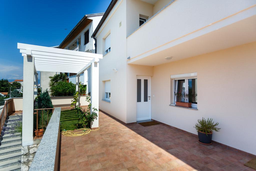 Villa Mirela Apartment Vrbnik Buitenkant foto